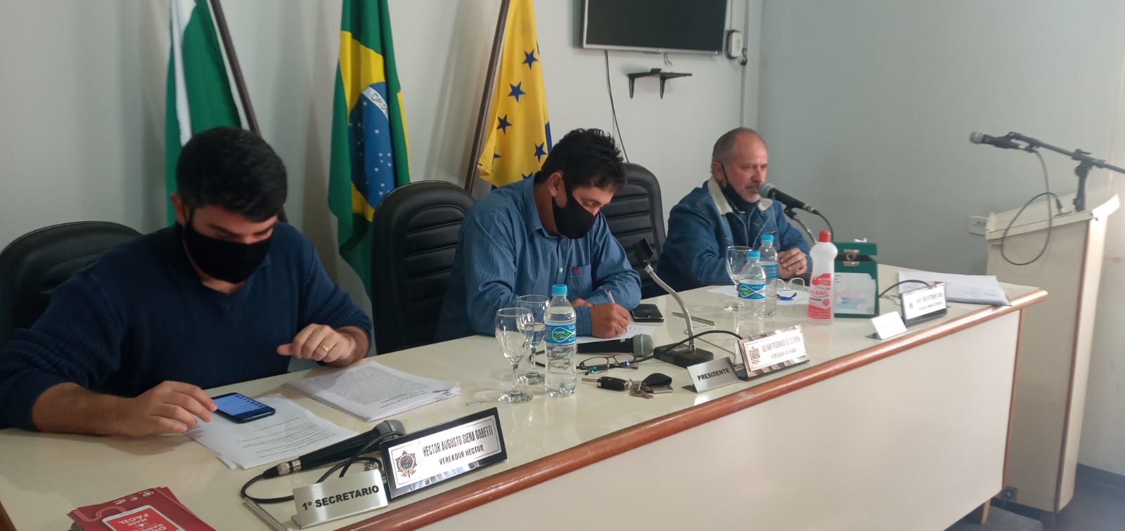 VEREADOR APRESENTA INDICAÇÃO AO EXECUTIVO MUNICIPAL PARA REFORMA E CONSTRUÇÃO DE CALÇADAS NA CIDADE